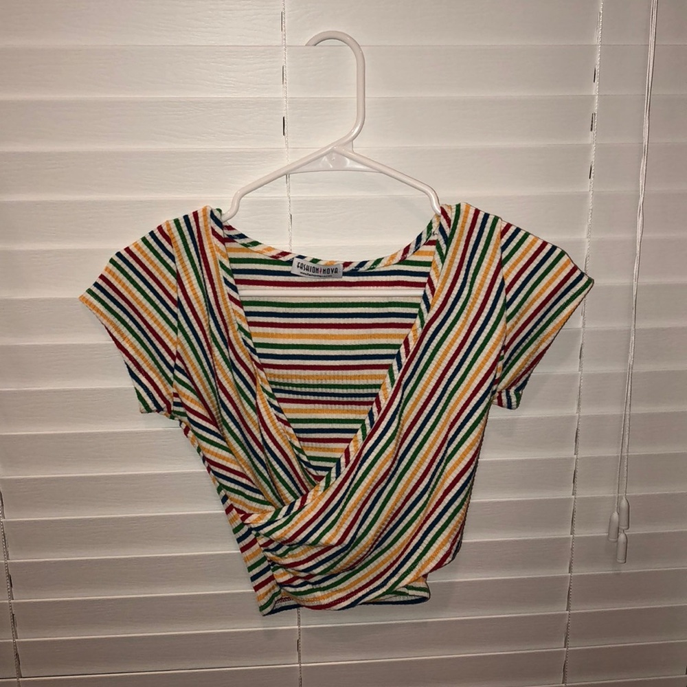 Women’s cross-over Crop Top! Size Medium!